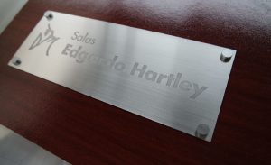 PLACAS-BAJO-RELIEVE-PLACAS-METALICAS-GRABADAS-PLACAS-GRABADAS-PLACAS-METALICAS-PLACAS-DE-ACERO-INOXIDABLE-PLACA-EN-BRONCE-PLACA-EN-ACERO